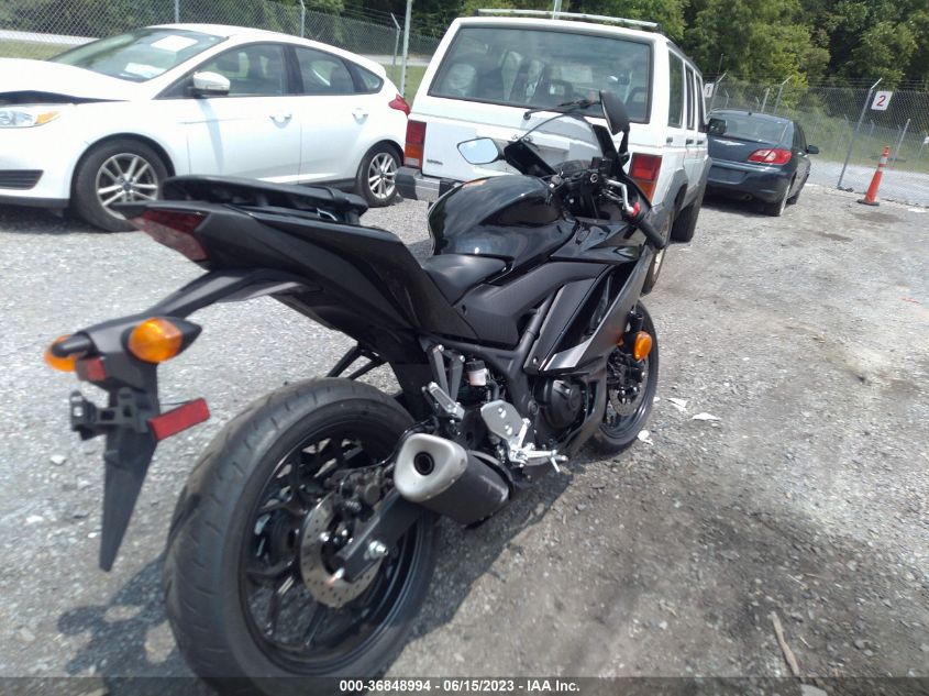 2023 YAMAHA YZFR3 A MH3RH18Y4PK010644