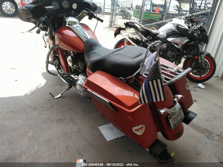 2011 HARLEY-DAVIDSON FLHX - 1HD1KBM15BB642135