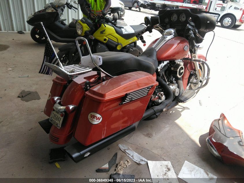 2011 HARLEY-DAVIDSON FLHX - 1HD1KBM15BB642135