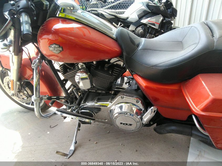 2011 HARLEY-DAVIDSON FLHX - 1HD1KBM15BB642135