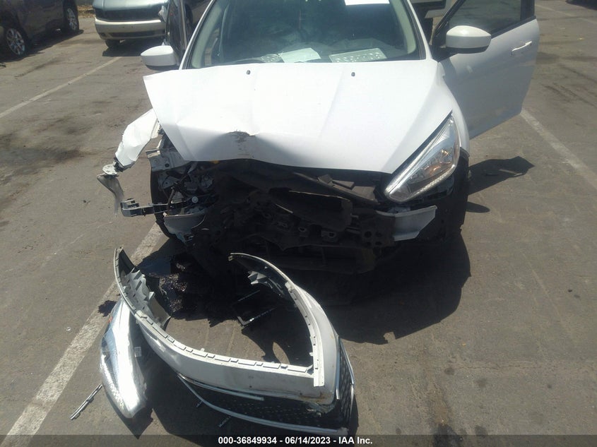 VIN 1FADP3F28JL295331 2018 FORD FOCUS SE