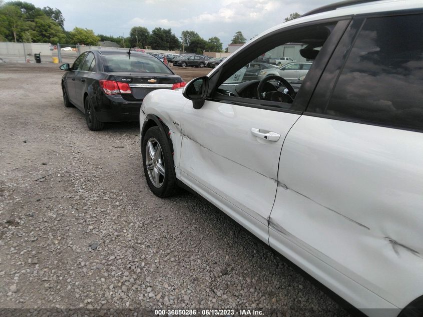 2013 PORSCHE CAYENNE HYBRID S WP1AE2A2XDLA15318