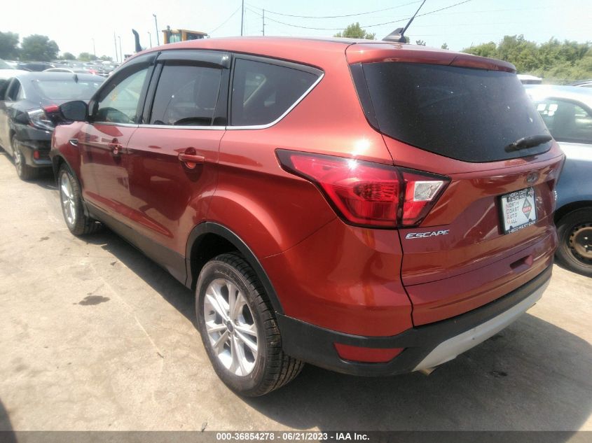 2019 FORD ESCAPE SE - 1FMCU9GD8KUB92712