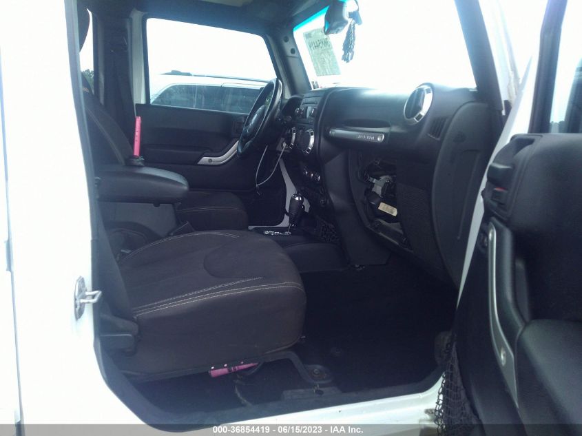 2015 JEEP WRANGLER UNLIMITED SAHARA - 1C4BJWEG8FL503586