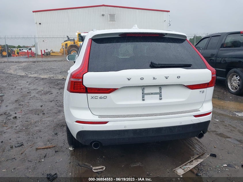 VIN YV4102DK1M1820757 2021 VOLVO XC60 MOMENTUM