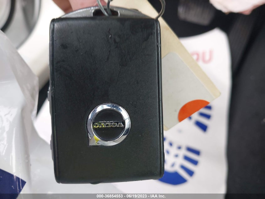 VIN YV4102DK1M1820757 2021 VOLVO XC60 MOMENTUM