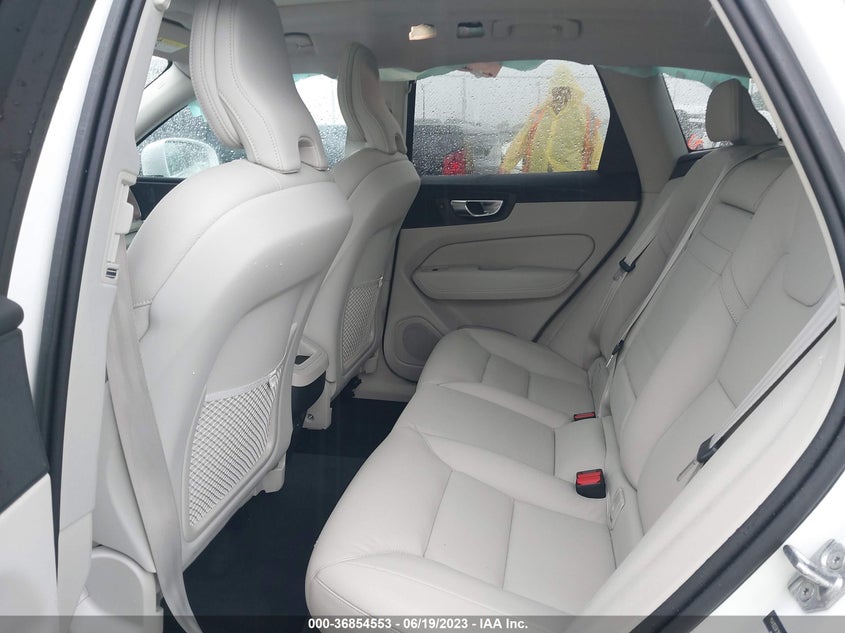 VIN YV4102DK1M1820757 2021 VOLVO XC60 MOMENTUM