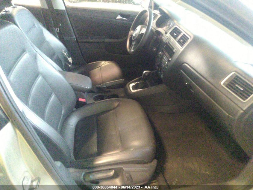 2014 VOLKSWAGEN JETTA SEDAN SE - 3VWD17AJ4EM271286