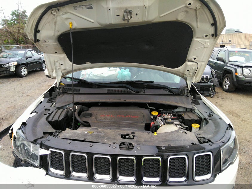 VIN 3C4NJDBB5JT282150 2018 JEEP COMPASS LATITUDE
