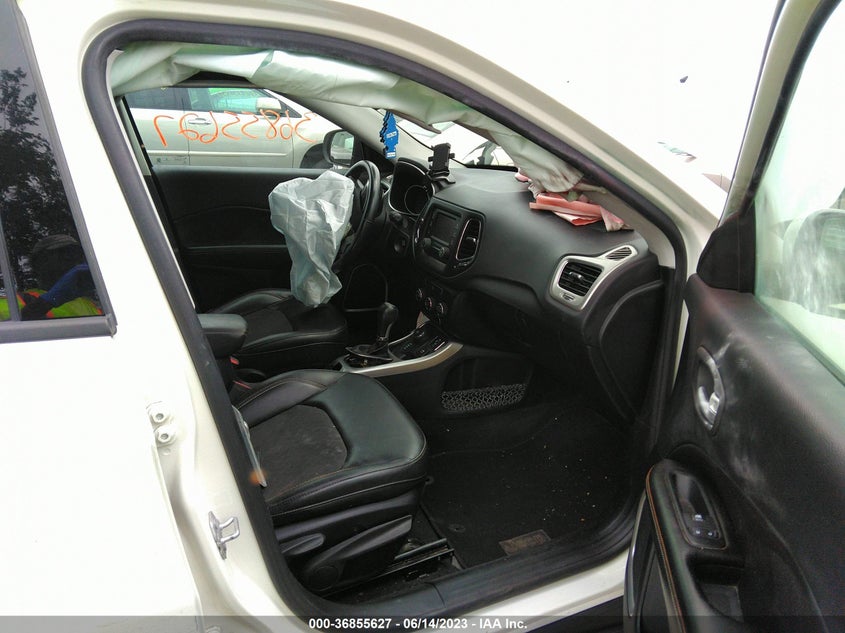 VIN 3C4NJDBB5JT282150 2018 JEEP COMPASS LATITUDE