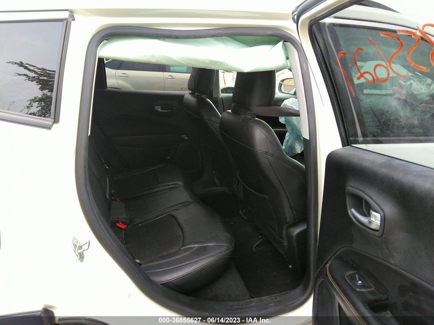 VIN 3C4NJDBB5JT282150 2018 JEEP COMPASS LATITUDE