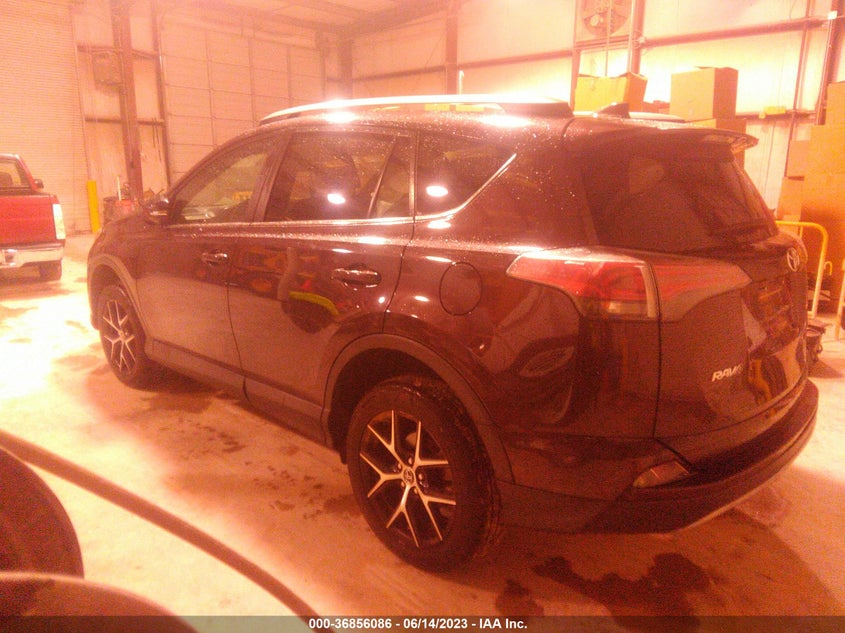 VIN 2T3NFREV6JW475548 2018 TOYOTA RAV4 SE