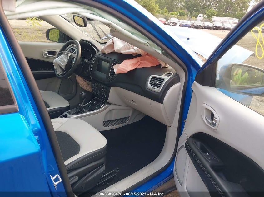 VIN 3C4NJDBB4KT655910 2019 JEEP COMPASS LATITUDE