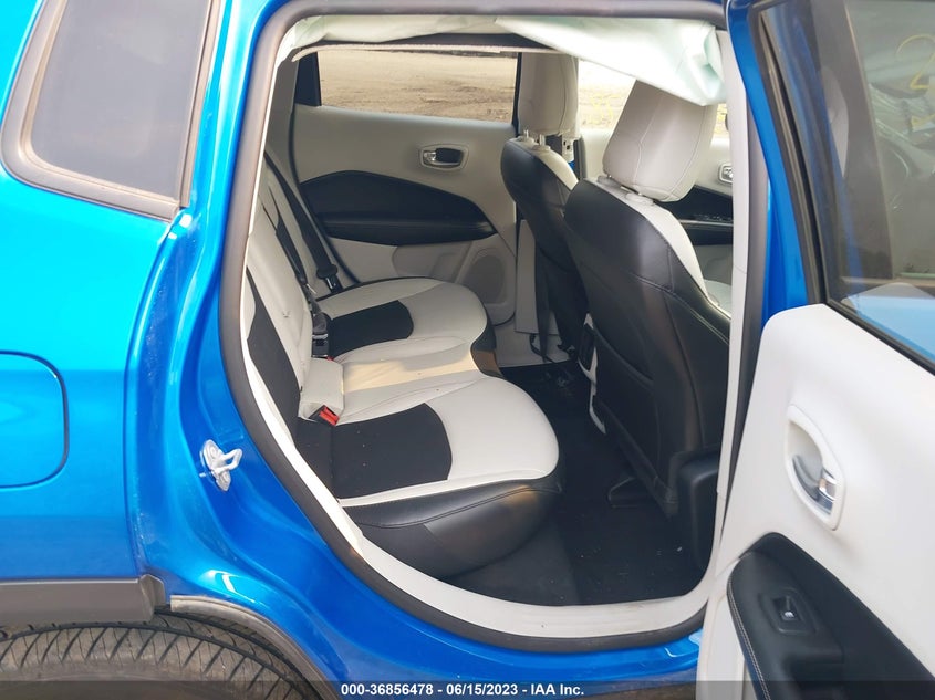 VIN 3C4NJDBB4KT655910 2019 JEEP COMPASS LATITUDE