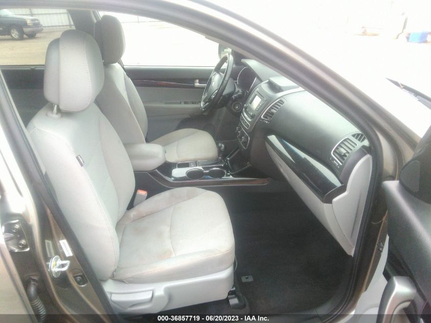 2014 KIA SORENTO LX - 5XYKT3A60EG548750