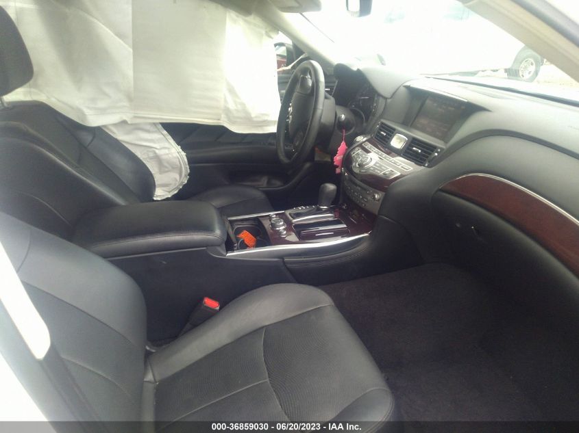2018 INFINITI Q70L 3.7 LUXE JN1BY1PR6JM370555