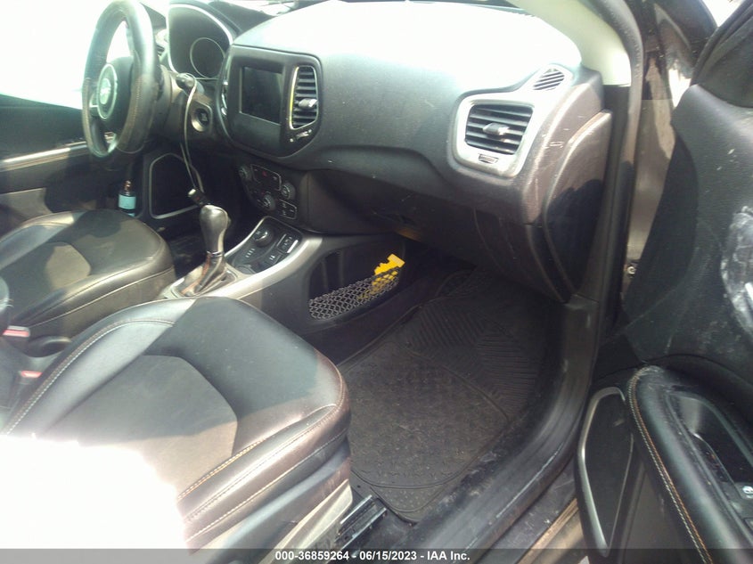 VIN 3C4NJDBB0JT185146 2018 JEEP COMPASS LATITUDE