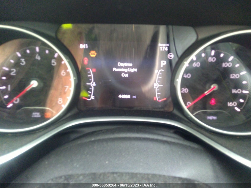 VIN 3C4NJDBB0JT185146 2018 JEEP COMPASS LATITUDE