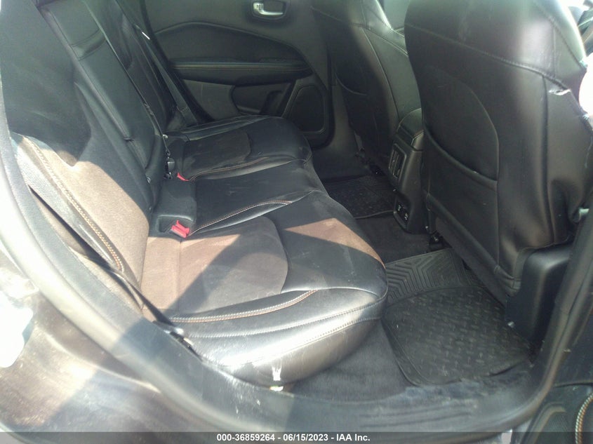 VIN 3C4NJDBB0JT185146 2018 JEEP COMPASS LATITUDE