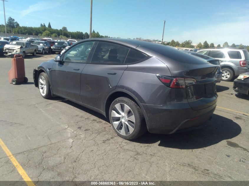 5YJYGDEE8MF180961 Tesla Model Y LONG RANGE 3