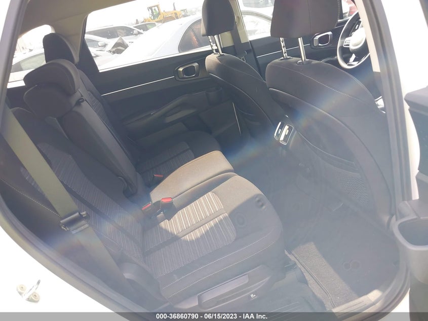 VIN 5XYRG4LC8NG079015 2022 KIA SORENTO LX