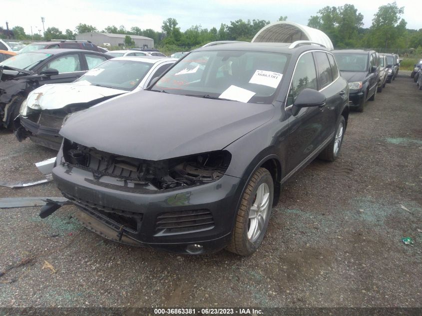 2013 VOLKSWAGEN TOUAREG EXEC WVGEP9BPXDD005071