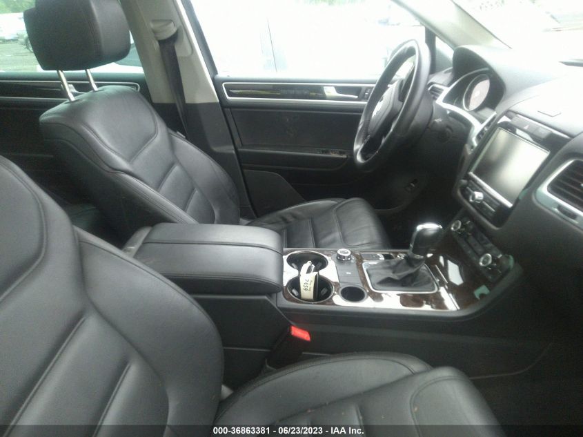 2013 VOLKSWAGEN TOUAREG EXEC WVGEP9BPXDD005071