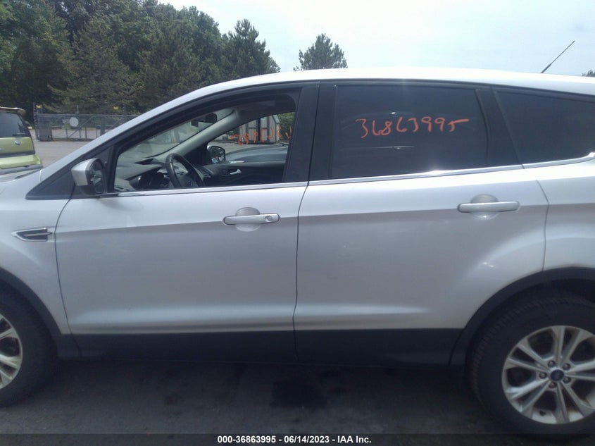 VIN 1FMCU0GD3HUB40361 2017 FORD ESCAPE SE