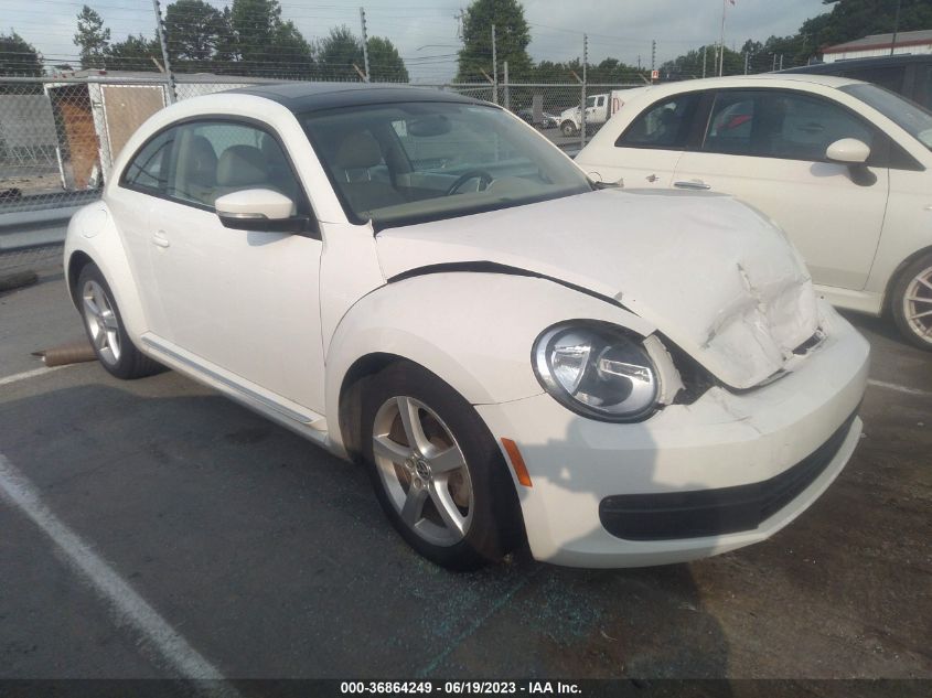 2013 VOLKSWAGEN BEETLE COUPE 2.5L W/SUN - 3VWJX7AT5DM646734