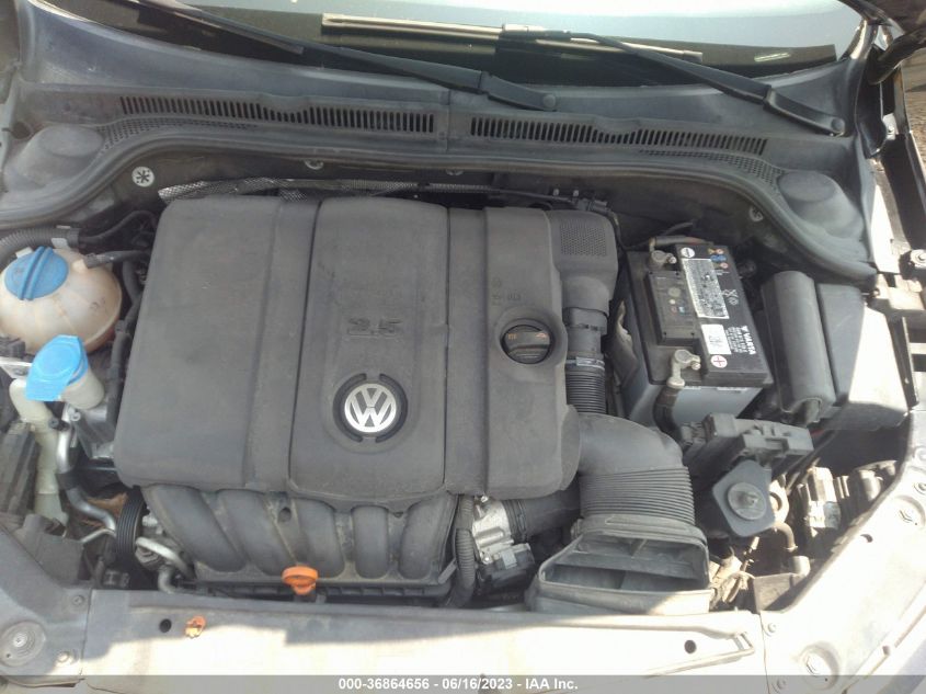 2013 VOLKSWAGEN JETTA SEDAN SE - 3VWDX7AJ4DM411060