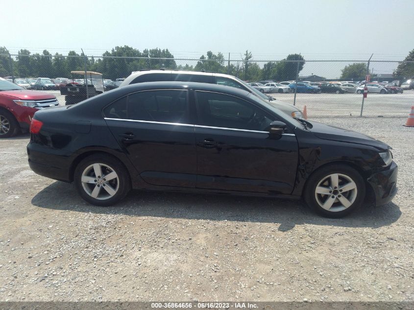 2013 VOLKSWAGEN JETTA SEDAN SE - 3VWDX7AJ4DM411060