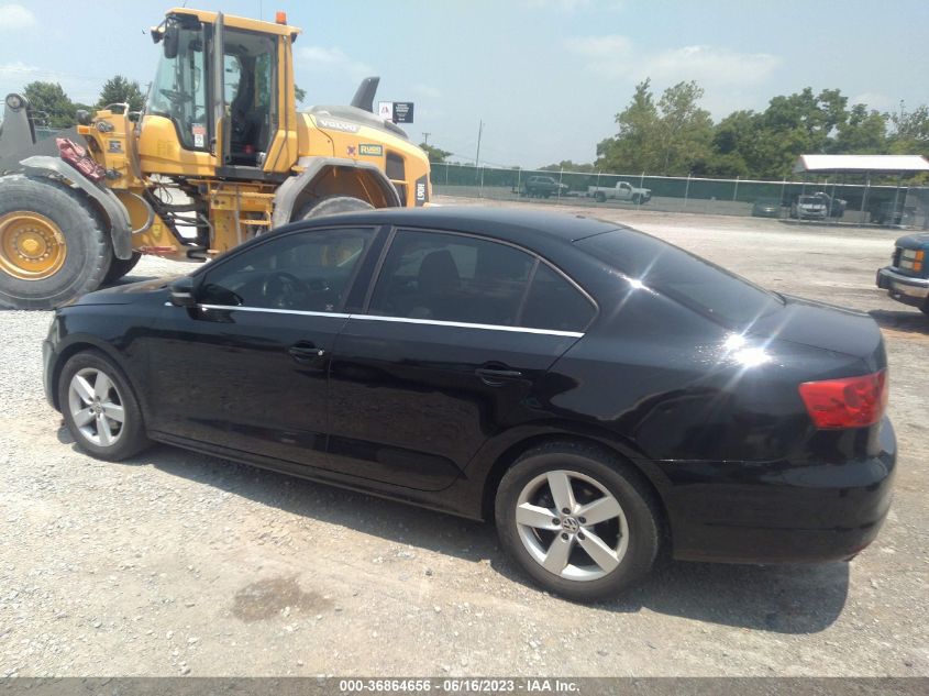 2013 VOLKSWAGEN JETTA SEDAN SE - 3VWDX7AJ4DM411060