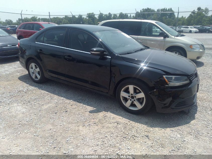 2013 VOLKSWAGEN JETTA SEDAN SE - 3VWDX7AJ4DM411060