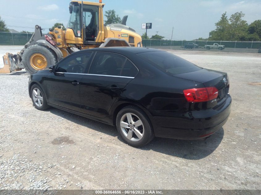 2013 VOLKSWAGEN JETTA SEDAN SE - 3VWDX7AJ4DM411060