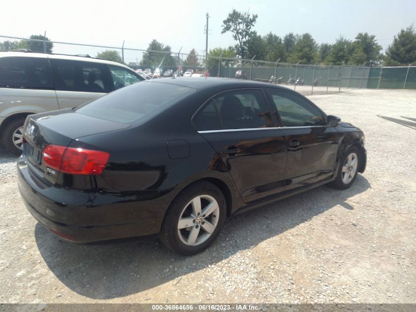 2013 VOLKSWAGEN JETTA SEDAN SE - 3VWDX7AJ4DM411060