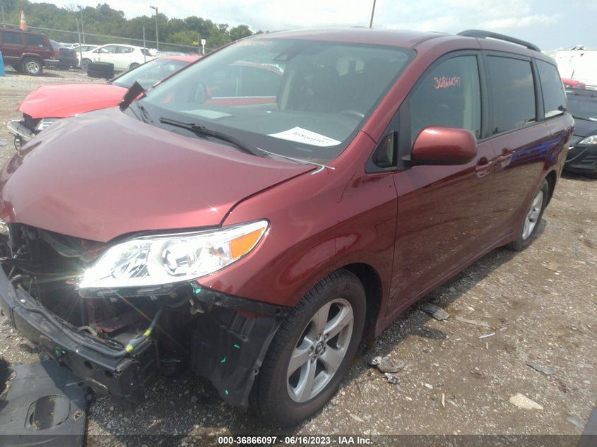 VIN 5TDKZ3DC6JS940046 2018 TOYOTA SIENNA LE