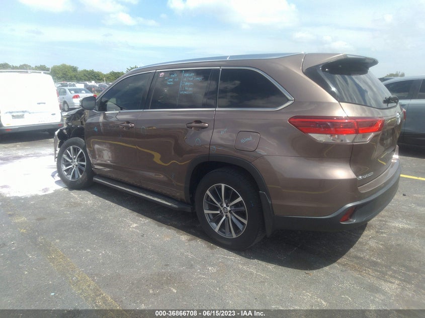 VIN 5TDKZRFH3JS272590 2018 TOYOTA HIGHLANDER SE/XLE