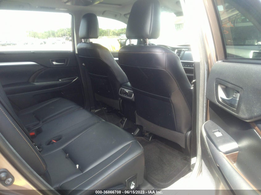 VIN 5TDKZRFH3JS272590 2018 TOYOTA HIGHLANDER SE/XLE