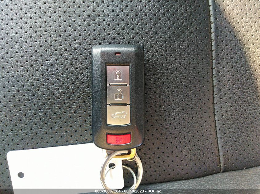 2017 MITSUBISHI OUTLANDER SE/SEL - JA4AZ3A31HZ057796