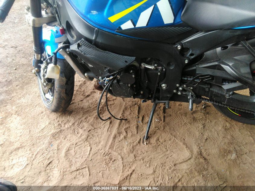 2015 SUZUKI GSX-R600 - JS1GN7FA0F2100258