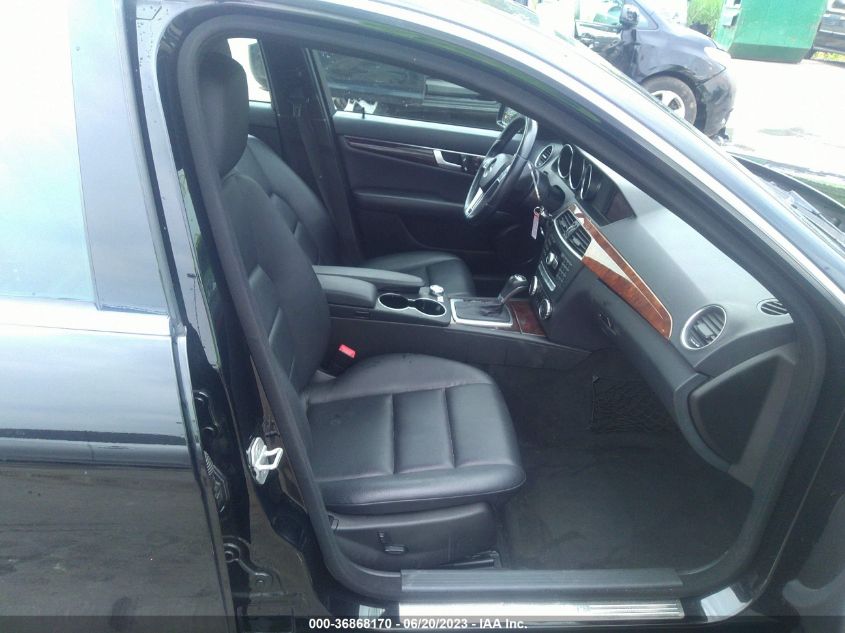 2013 MERCEDES-BENZ C-CLASS C 250 - WDDGF4HB0DA824872