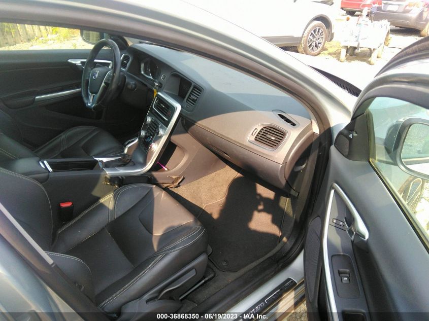 2017 VOLVO S60 DYNAMIC - YV140MTL4H2437234
