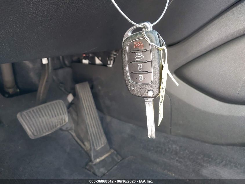 2017 HYUNDAI TUCSON SE - KM8J23A49HU575831