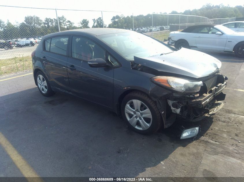 2016 KIA FORTE 5-DOOR LX - KNAFK5A84G5584659