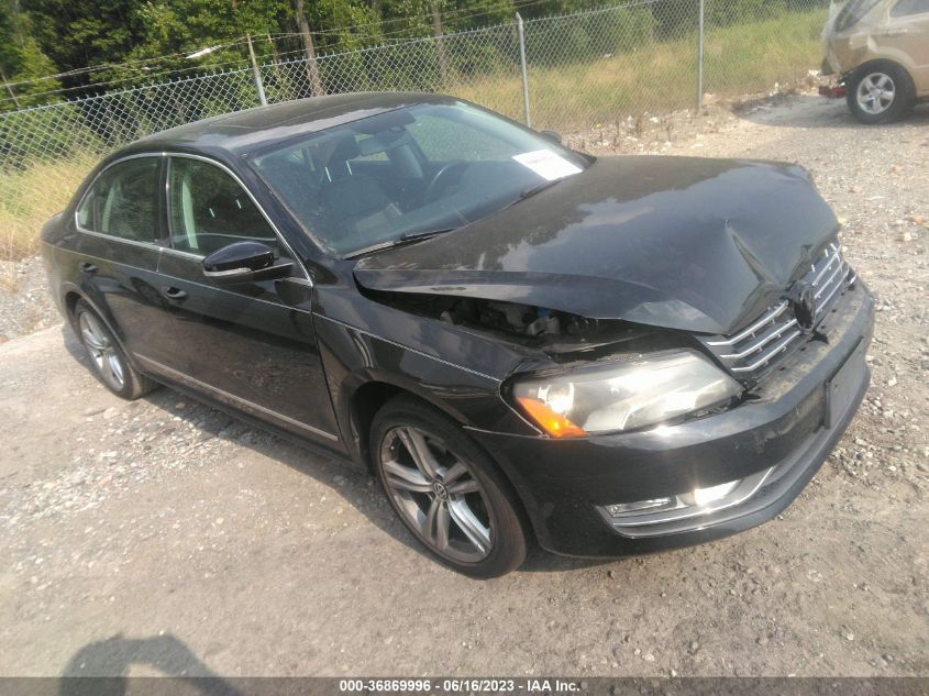 2015 VOLKSWAGEN PASSAT 2.0L TDI SE W - 1VWBV7A38FC063590