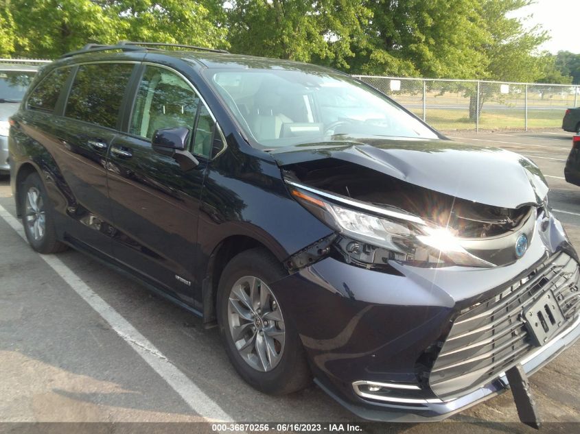 5TDYSKFC9MS033656 Toyota Sienna XLE