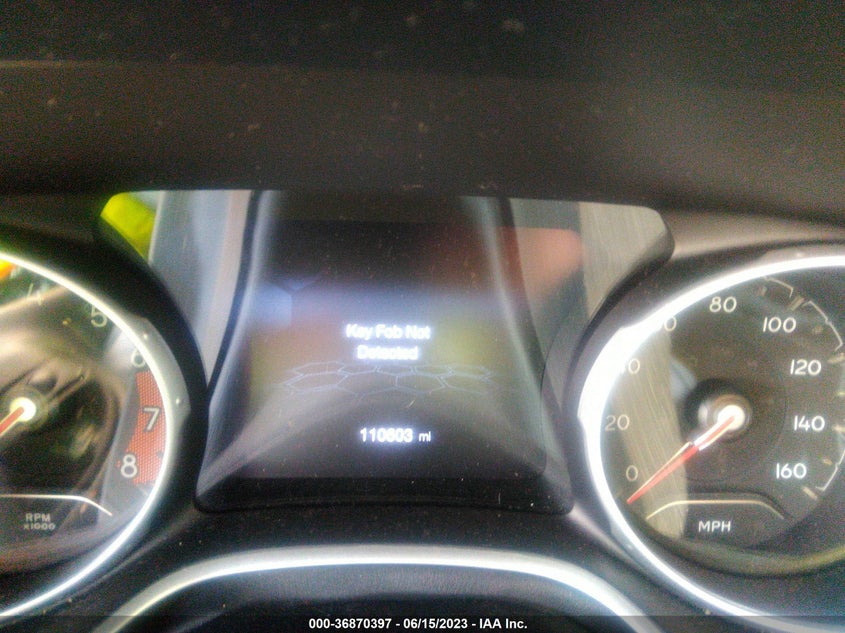 VIN 3C4NJDBB6JT262165 2018 JEEP COMPASS LATITUDE