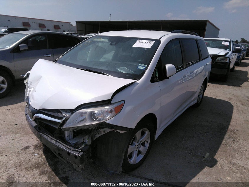VIN 5TDKZ3DC3JS911796 2018 TOYOTA SIENNA LE