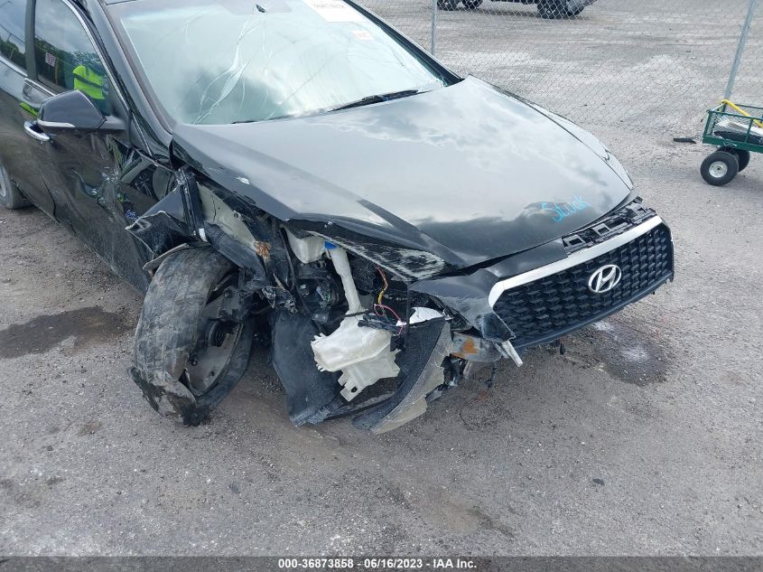 2016 HYUNDAI SONATA HYBRID LIMITED - KMHE34L15GA017885