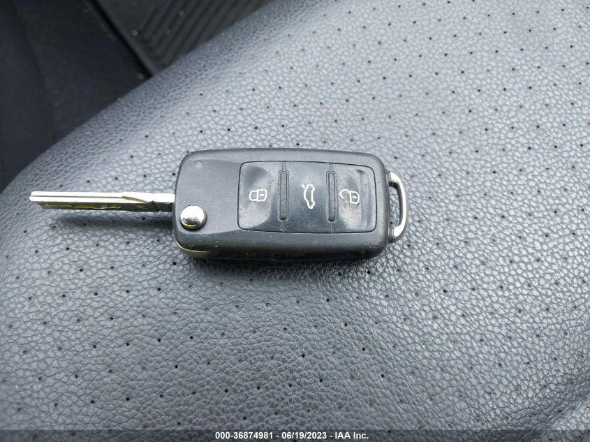 2013 VOLKSWAGEN JETTA SEDAN SE - 3VWDX7AJ6DM440396